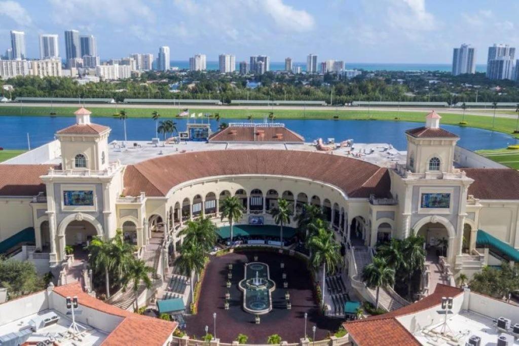 Private Hallandale Beach Studio Wbath Walking Distance To The Beach Pool Free Parking Exteriér fotografie