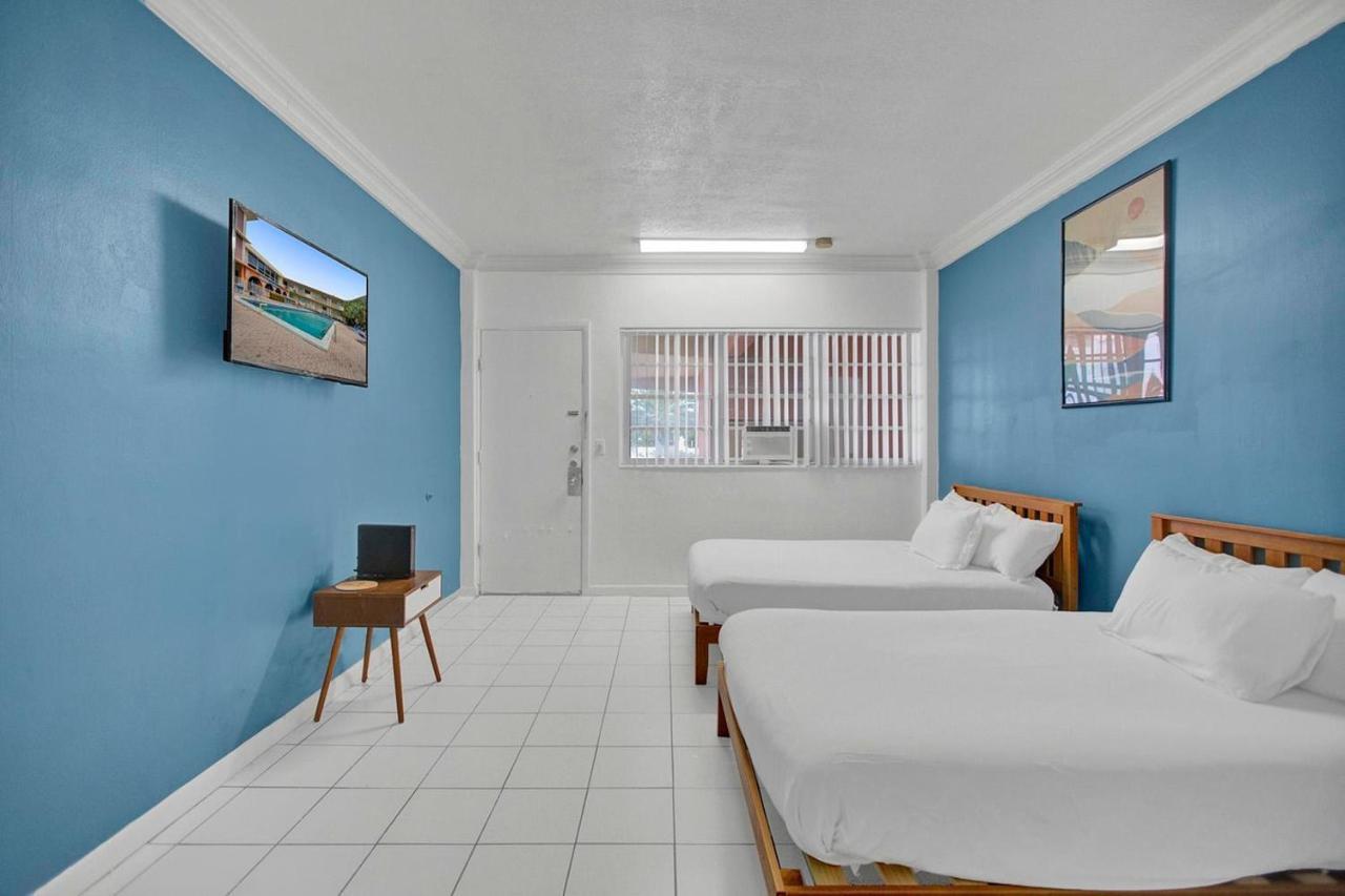 Private Hallandale Beach Studio Wbath Walking Distance To The Beach Pool Free Parking Exteriér fotografie